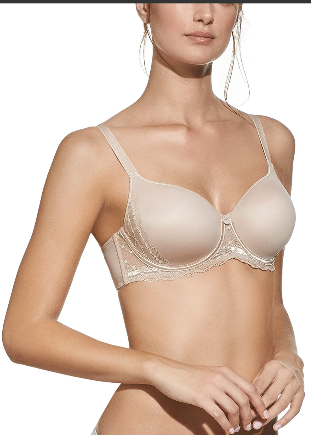 Reggiseno Selene Desiré coppa C
Reggiseno in microfibra, con ferretto e coppe imbottite, inserto in pizzo nella parte laterale della coppa
